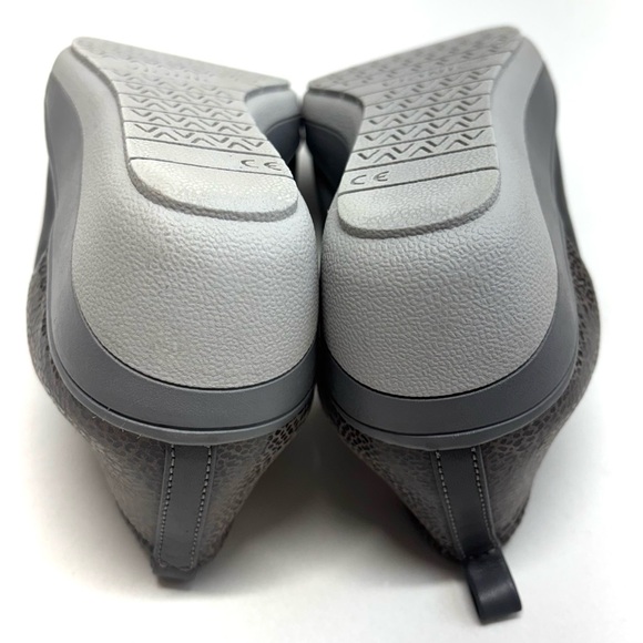 Vionic Gray and Silver Slip-On Flats - Picture 14 of 16